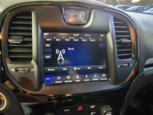 Used 2019 Chrysler 300 S image 17