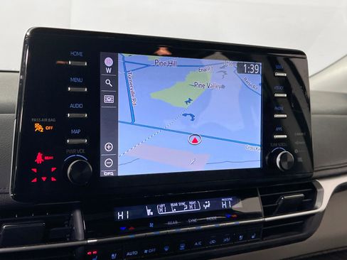 Used 2022 Toyota Sienna Limited image 13