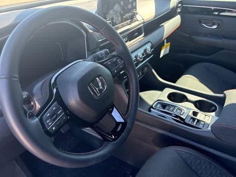 Used 2025 Honda Pilot Sport image 10