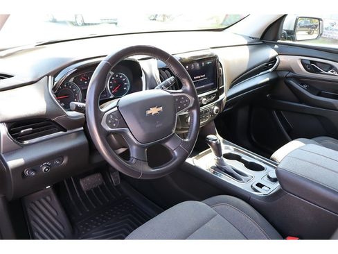 Used 2020 Chevrolet Traverse LT FWD image 13