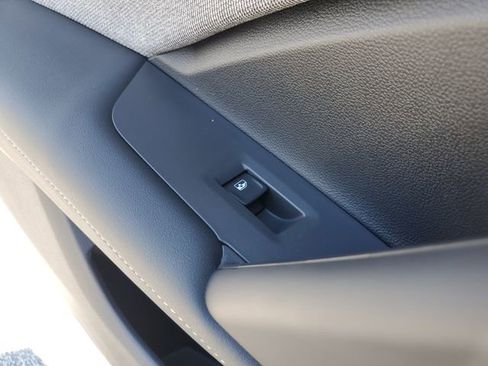 Certified 2025 Volkswagen Tiguan S FWD image 14