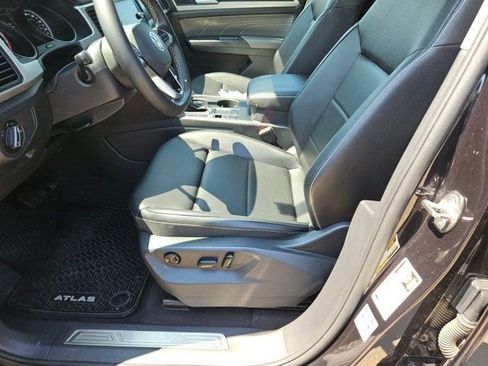 Used 2021 Volkswagen Atlas SE FWD image 16