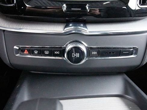 Certified 2025 Volvo XC60 B5 Plus AWD/4WD image 18