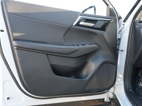 Used 2024 Mitsubishi Outlander SE image 14