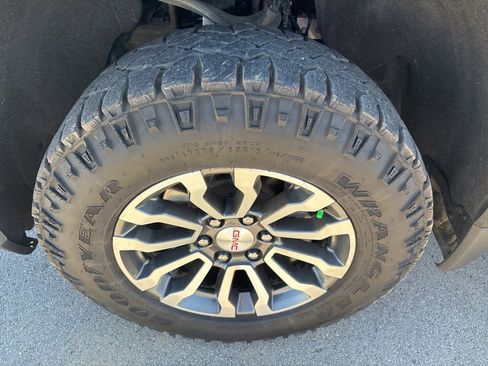Used 2022 GMC Sierra 1500 AT4 w/ AT4 Premium Package image 12