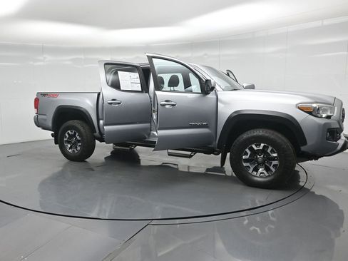 Used 2019 Toyota Tacoma TRD Off-Road w/ Technology Package AWD/4WD image 32