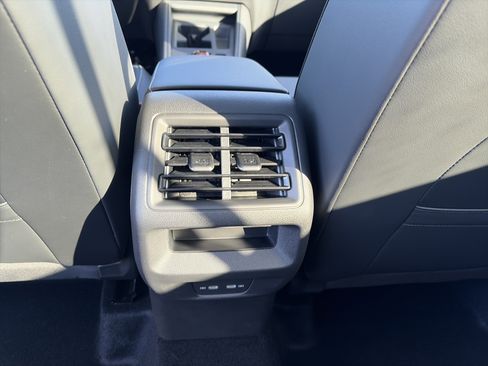 New 2026 Volkswagen Tiguan SE image 12