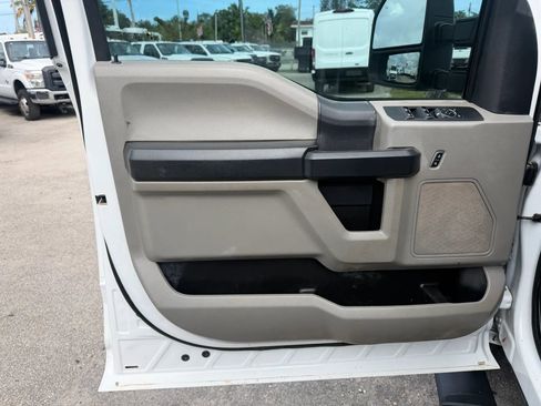 Used 2022 Ford F250 XL w/ Power Equipment Group image 8