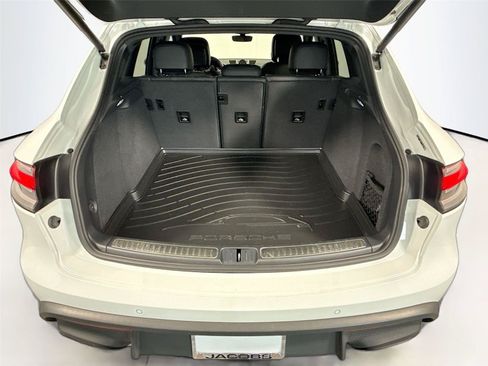 Used 2023 Porsche Macan Turbo AWD/4WD image 21