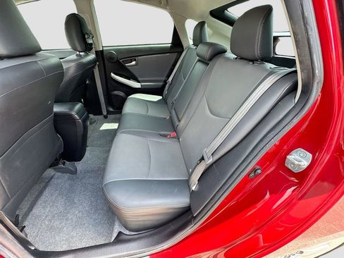 Used 2014 Toyota Prius Five w/ Preferred Accessory Package FWD image 28