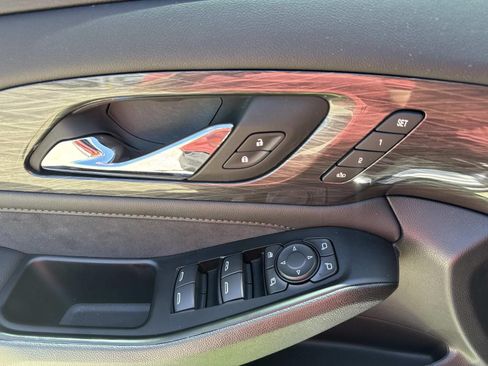 Used 2023 Chevrolet Traverse High Country w/ LPO, Floor Liner Package FWD image 21