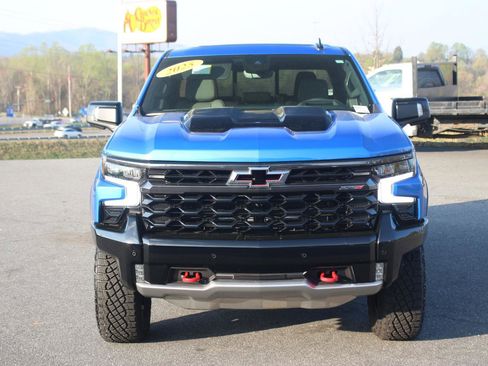Used 2025 Chevrolet Silverado 1500 ZR2 w/ Technology Package image 2
