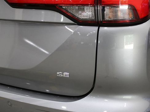 Used 2022 Mitsubishi Outlander SE image 44