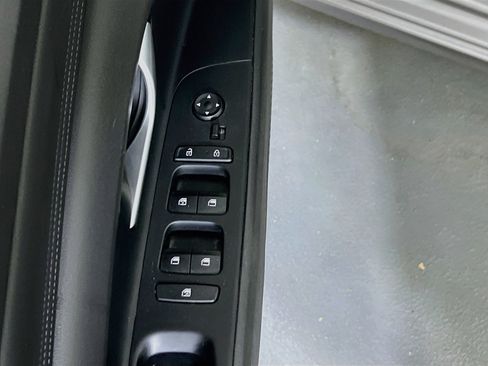 Used 2023 Hyundai Elantra Limited FWD image 18