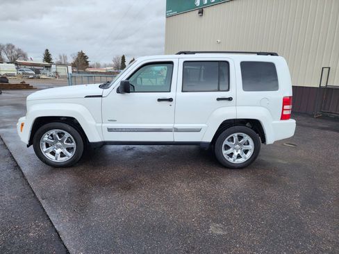 Used 2012 Jeep Liberty Sport image 2