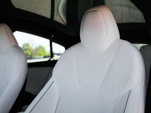 Used 2021 Tesla Model S Plaid image 26