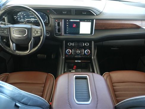 Used 2023 GMC Yukon XL Denali Ultimate image 2