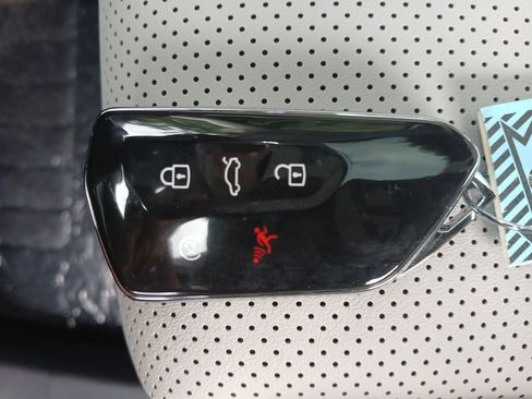 New 2025 Volkswagen Tiguan SE image 28