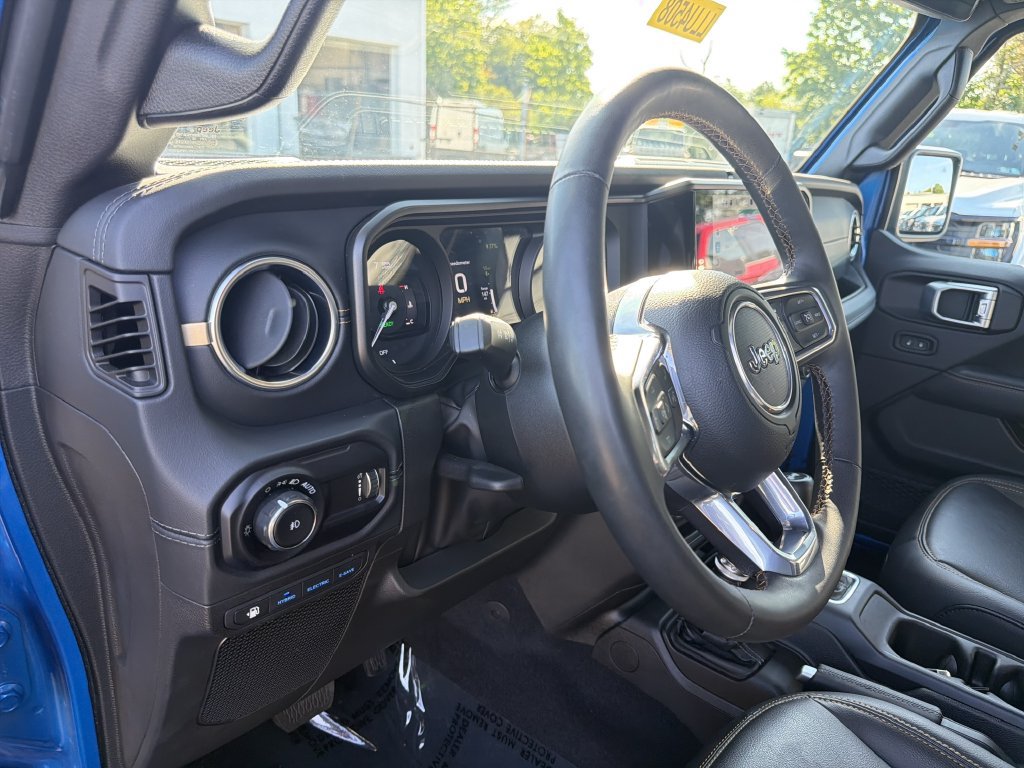 Used 2024 Jeep Wrangler Unlimited Sahara w/ Technology Group AWD/4WD image 21