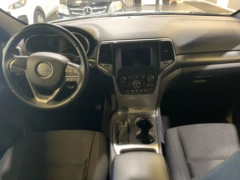 Used 2018 Jeep Grand Cherokee Laredo AWD/4WD image 14