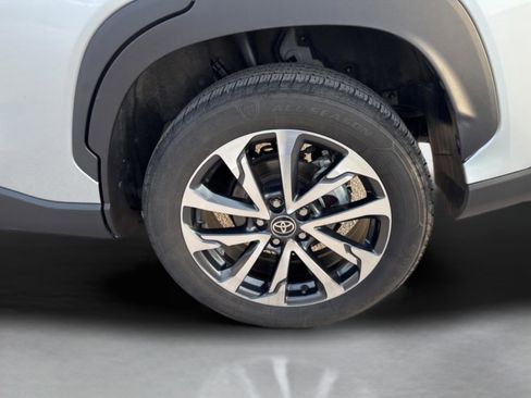 Used 2022 Toyota Corolla Cross XLE image 42