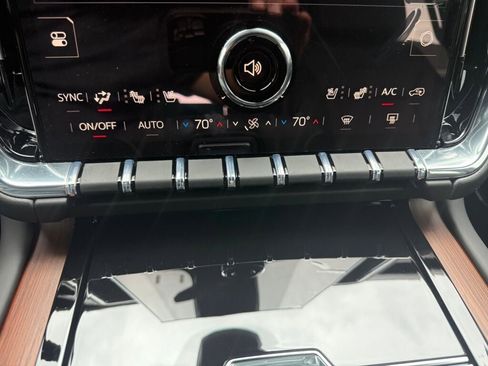 Used 2026 GMC Yukon XL Denali w/ Sun & Power Step Package AWD/4WD image 22