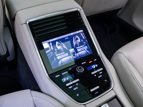 Certified 2022 Porsche Panamera GTS AWD/4WD image 18