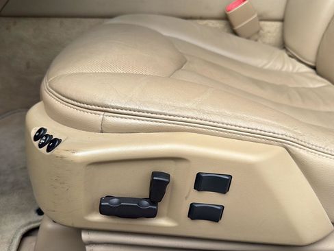 Used 2007 Cadillac XLR RWD image 13