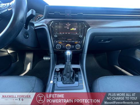 Used 2020 Volkswagen Passat 2.0T SEL image 3