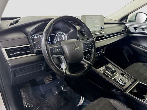 Used 2024 Mitsubishi Outlander SE FWD image 23