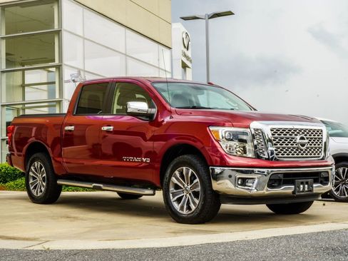 Used 2019 Nissan Titan SL AWD/4WD image 4