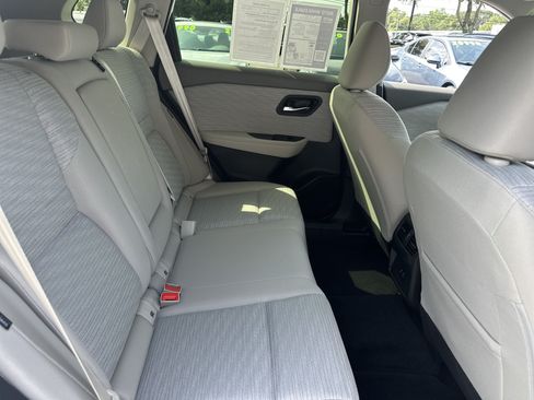 Used 2023 Nissan Rogue SV FWD image 9