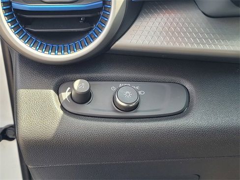 Certified 2025 Chevrolet Trax LS image 23