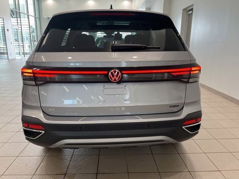 New 2025 Volkswagen Taos SE image 6