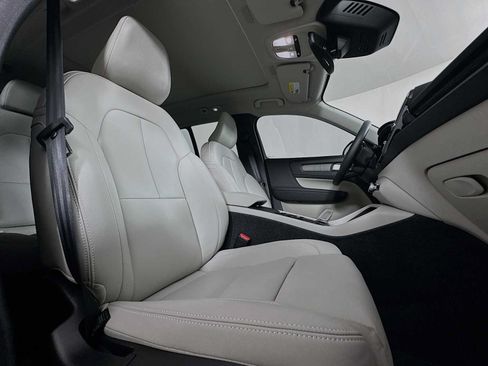 Used 2026 Volvo XC40 B5 Plus w/ Protection Package Premier AWD/4WD image 27