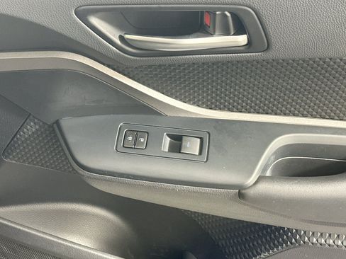 Used 2021 Toyota C-HR LE FWD image 28