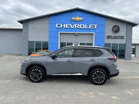 Used 2024 Nissan Rogue Platinum w/ Platinum Premium Package image 4