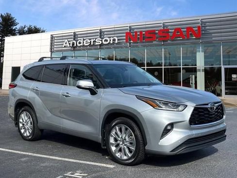 Used 2022 Toyota Highlander Limited image 1