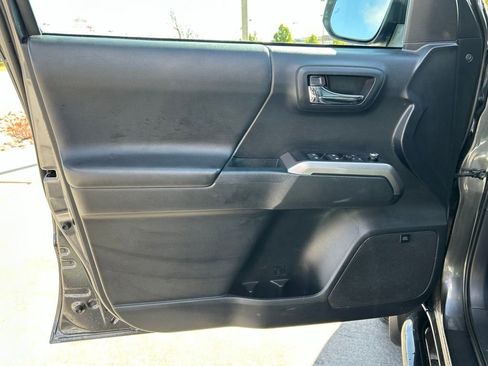 Used 2018 Toyota Tacoma Limited AWD/4WD image 21