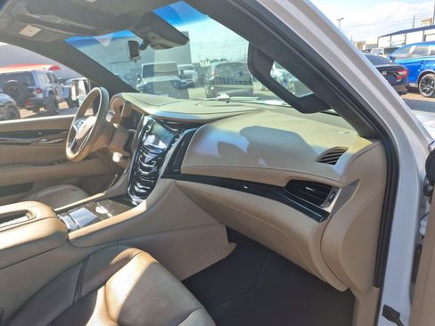 Used 2018 Cadillac Escalade Platinum image 74