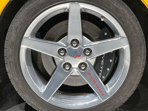 Used 2005 Chevrolet Corvette Coupe w/ Preferred Equipment Group RWD image 40