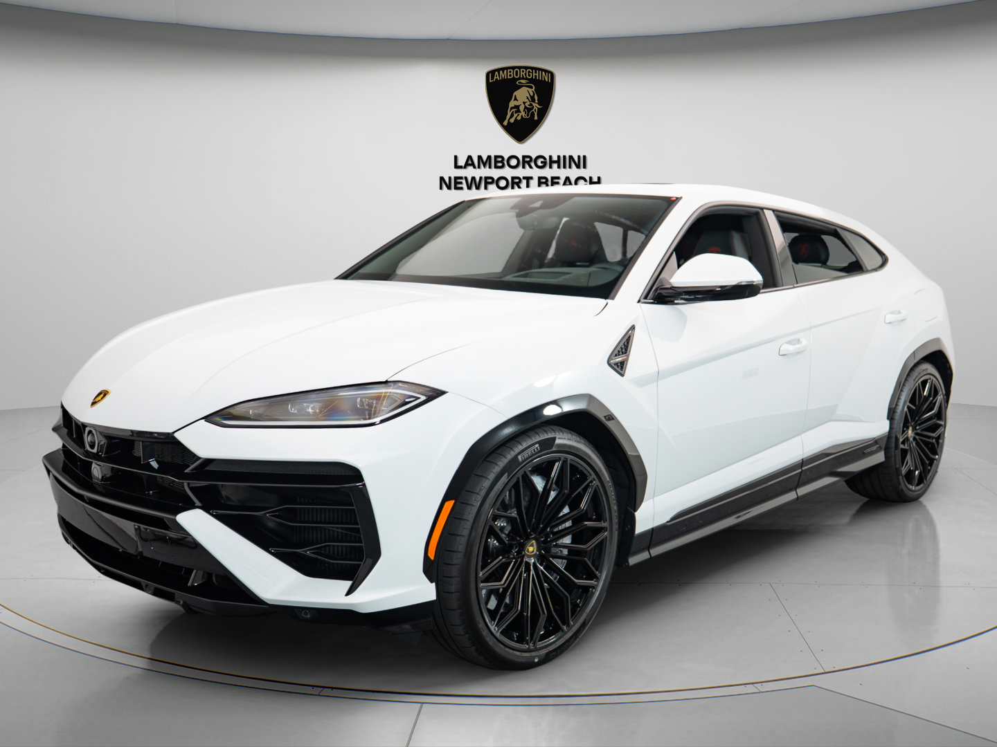 Used 2025 Lamborghini Urus SE AWD/4WD image 3