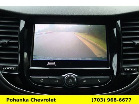 Used 2022 Chevrolet Trax LT w/ LT Convenience Package image 11