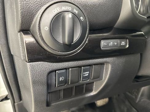 Used 2017 Nissan Titan SV image 31