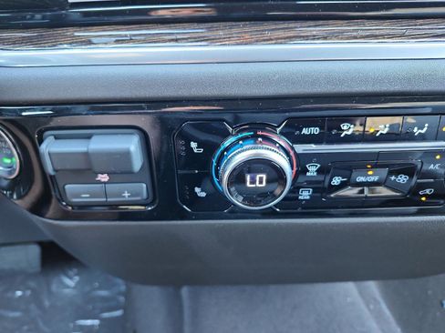 New 2026 GMC Sierra 1500 SLE image 16