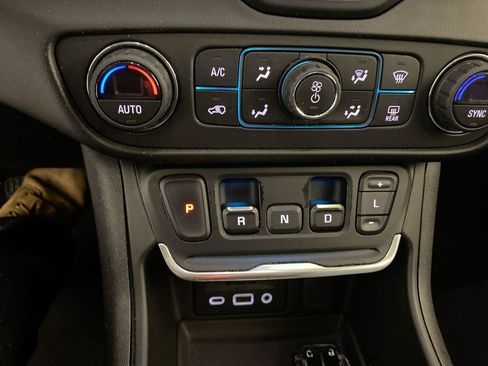 Used 2018 GMC Terrain Denali w/ Driver Alert Package II FWD image 29