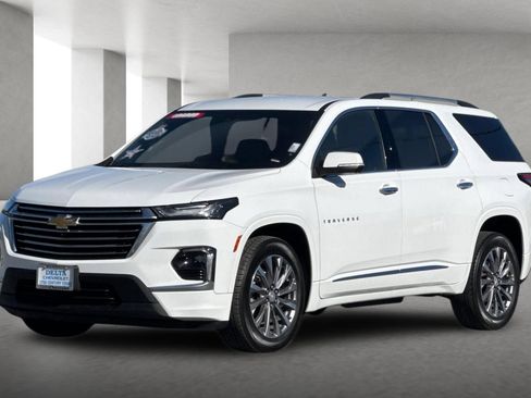 Used 2023 Chevrolet Traverse Premier FWD image 8
