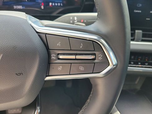 Used 2025 Chevrolet Equinox LT FWD image 18
