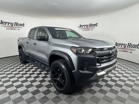 Used 2024 Chevrolet Colorado Trail Boss w/ Advanced Trailering Package AWD/4WD image 5