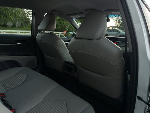 Used 2018 Toyota Camry SE FWD image 15